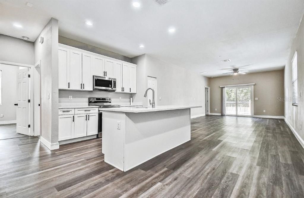 For Sale: $319,900 (3 beds, 2 baths, 1569 Square Feet)