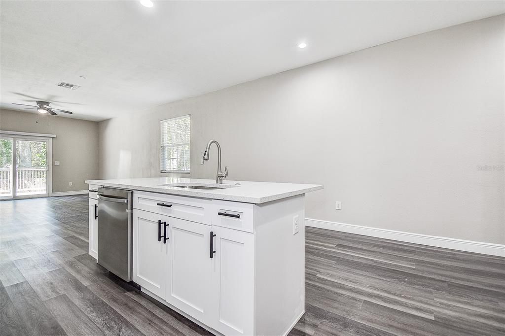 For Sale: $319,900 (3 beds, 2 baths, 1569 Square Feet)