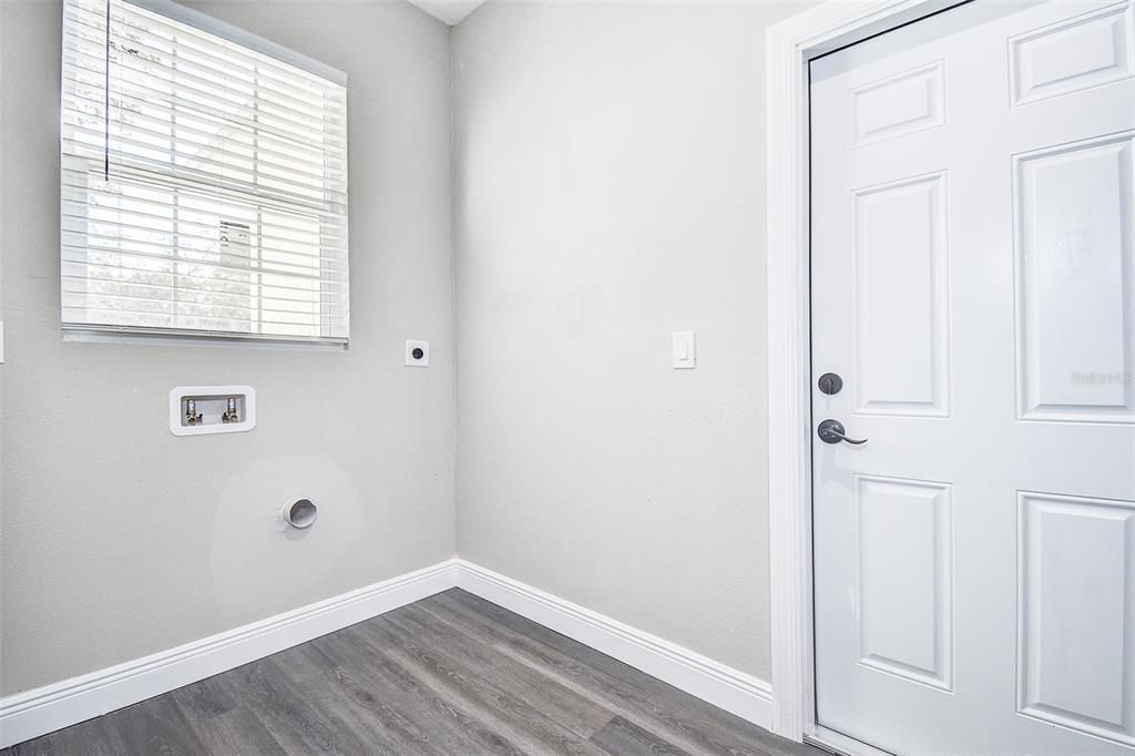 For Sale: $319,900 (3 beds, 2 baths, 1569 Square Feet)