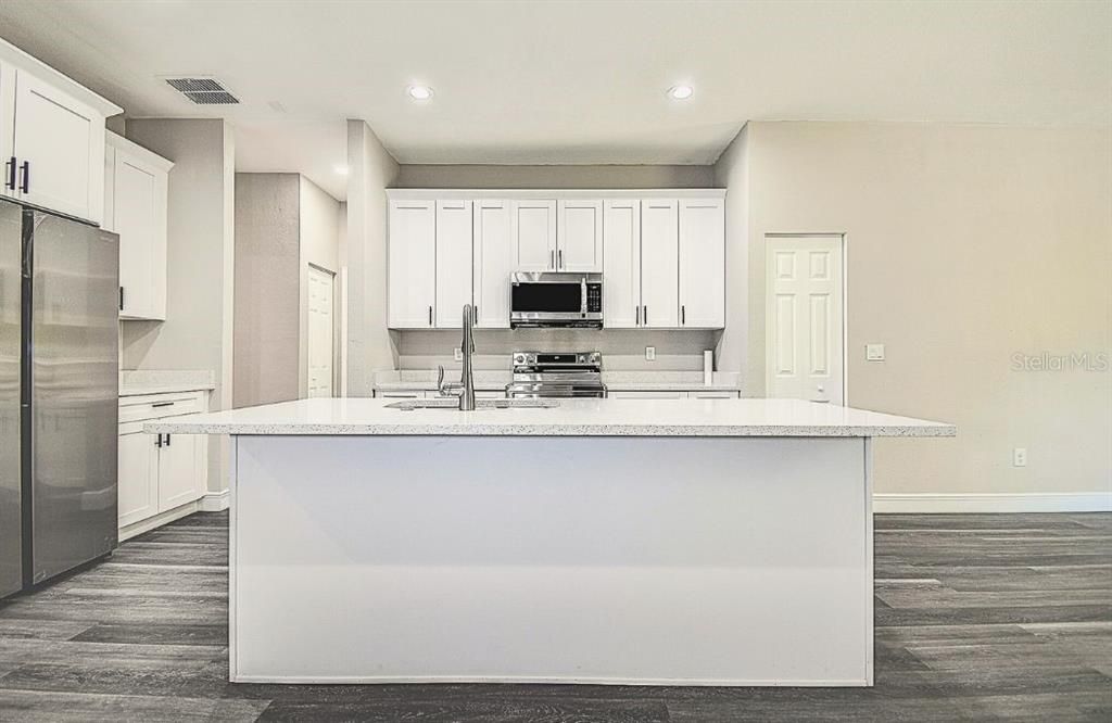 For Sale: $319,900 (3 beds, 2 baths, 1569 Square Feet)