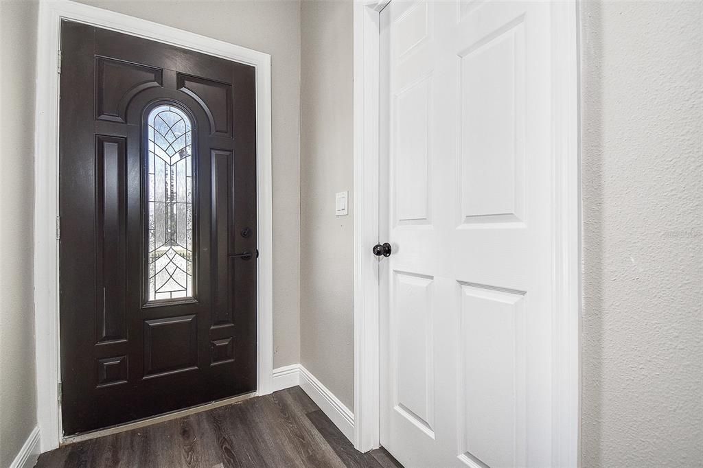 For Sale: $319,900 (3 beds, 2 baths, 1569 Square Feet)