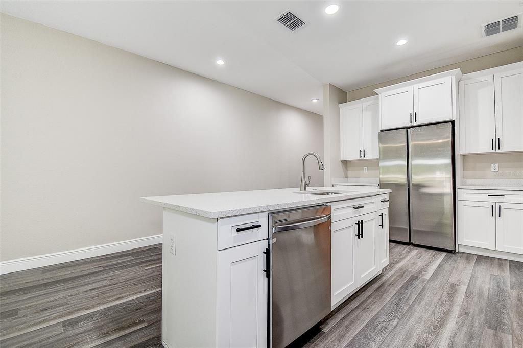 For Sale: $319,900 (3 beds, 2 baths, 1569 Square Feet)