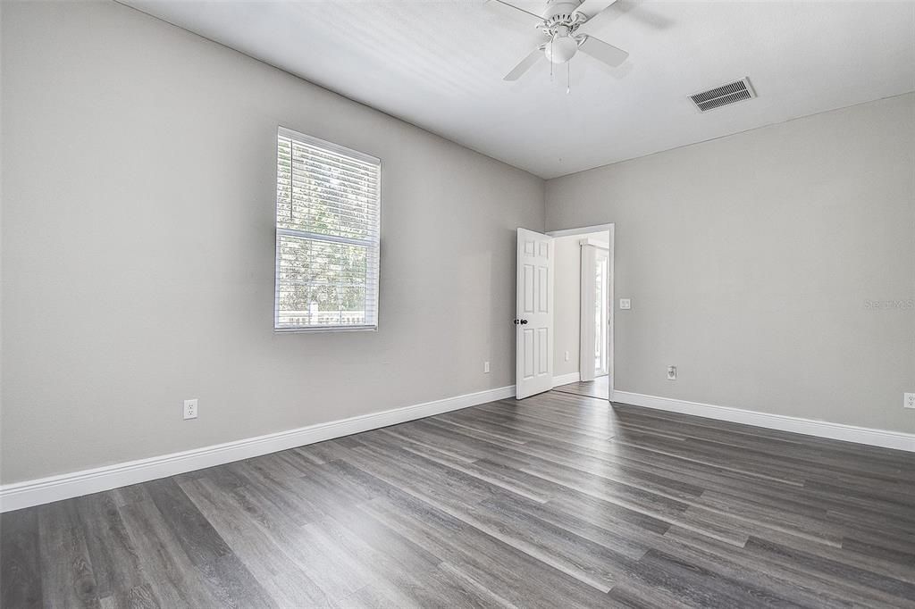 For Sale: $319,900 (3 beds, 2 baths, 1569 Square Feet)