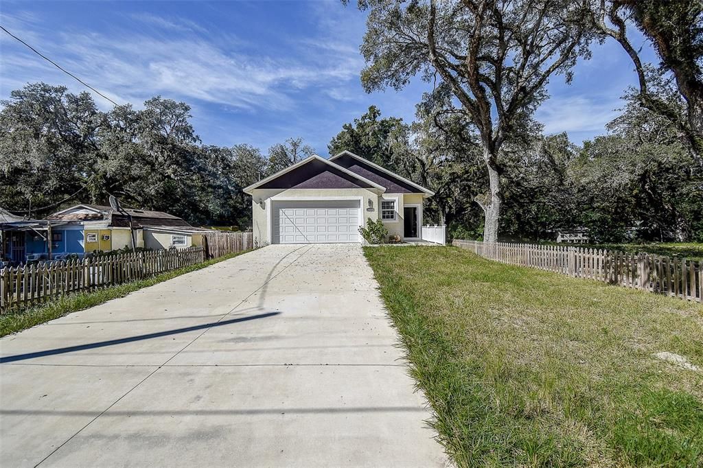 For Sale: $319,900 (3 beds, 2 baths, 1569 Square Feet)