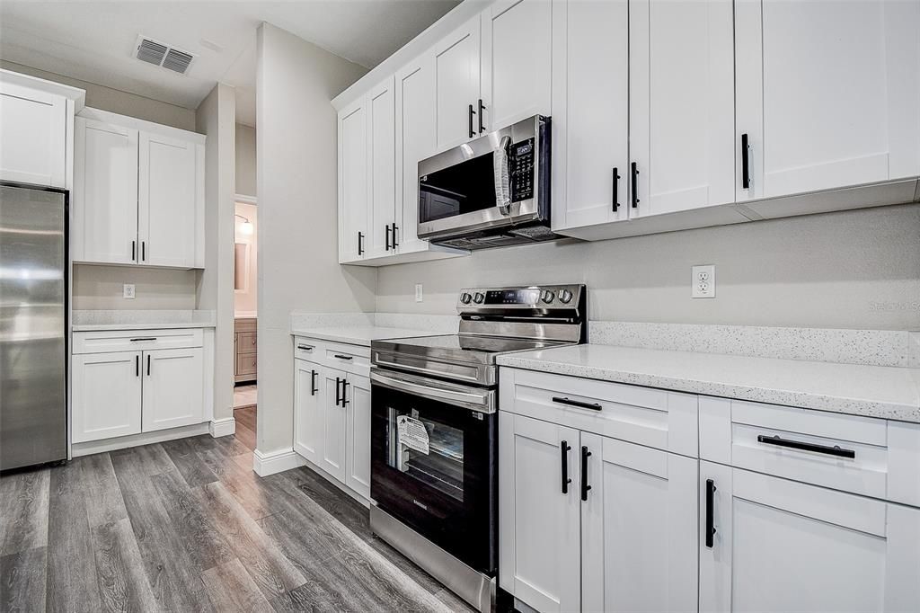 For Sale: $319,900 (3 beds, 2 baths, 1569 Square Feet)