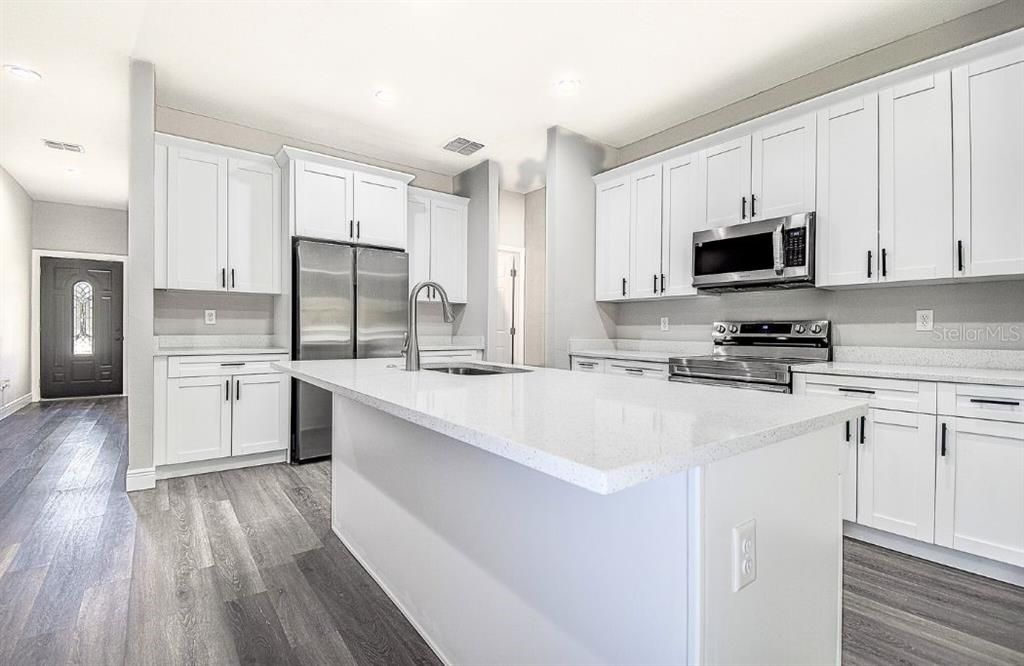 For Sale: $319,900 (3 beds, 2 baths, 1569 Square Feet)