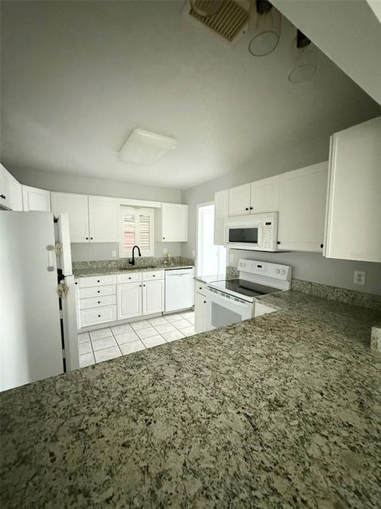 For Sale: $299,900 (2 beds, 2 baths, 1860 Square Feet)