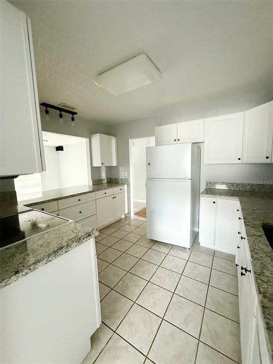 For Sale: $299,900 (2 beds, 2 baths, 1860 Square Feet)