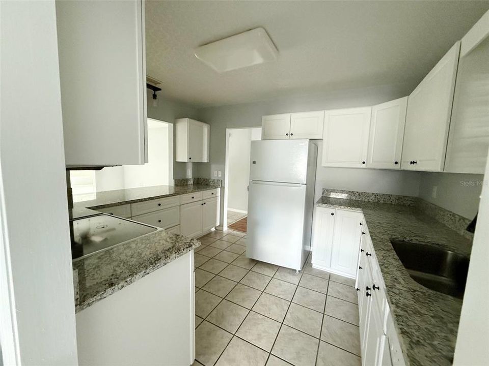 For Sale: $299,900 (2 beds, 2 baths, 1860 Square Feet)