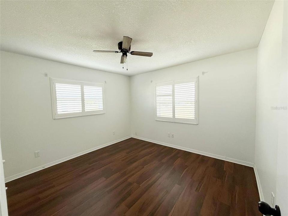 For Sale: $299,900 (2 beds, 2 baths, 1860 Square Feet)