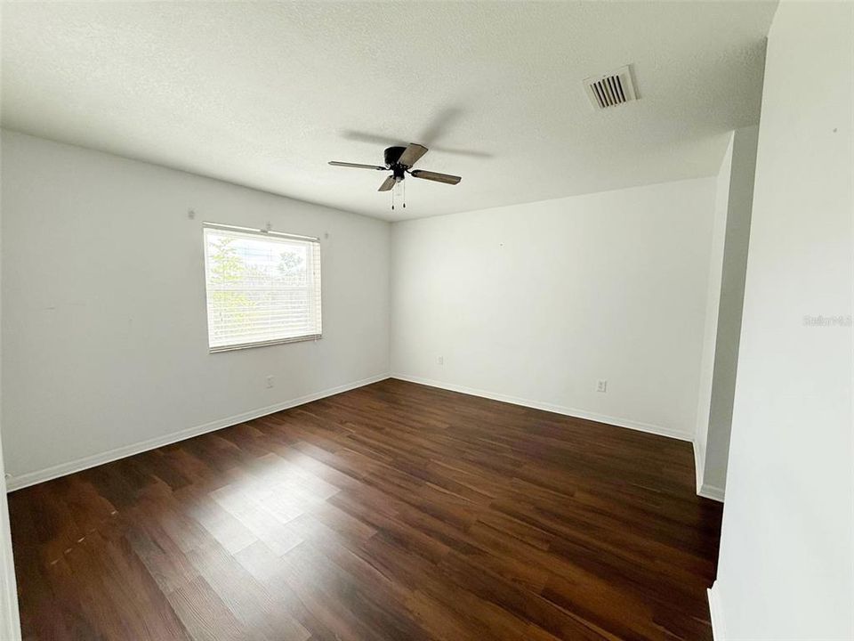 For Sale: $299,900 (2 beds, 2 baths, 1860 Square Feet)