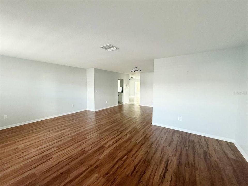 For Sale: $299,900 (2 beds, 2 baths, 1860 Square Feet)