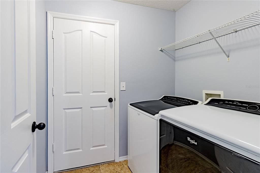 В аренду: $2,300 (4 спален, 2 ванн, 2227 Квадратных фут)