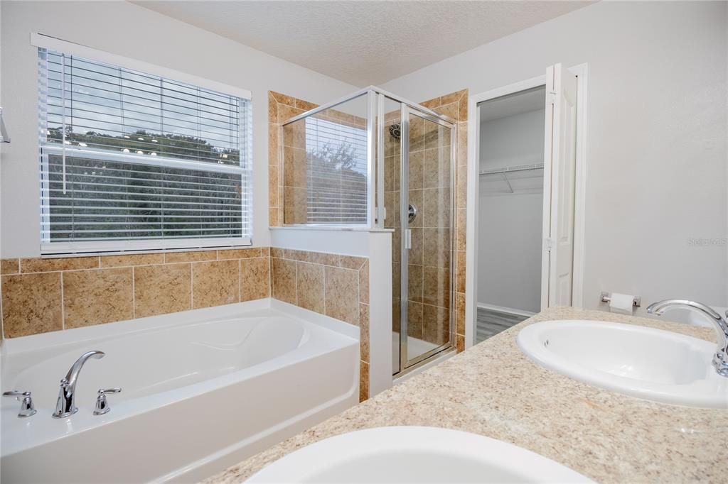 В аренду: $2,300 (4 спален, 2 ванн, 2227 Квадратных фут)