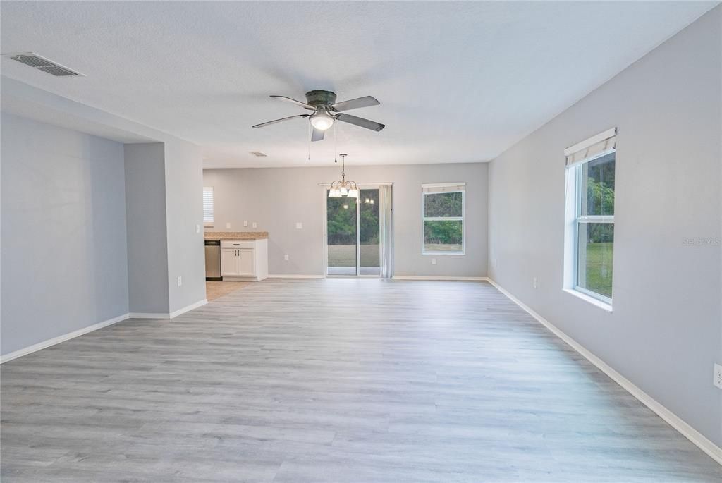 В аренду: $2,300 (4 спален, 2 ванн, 2227 Квадратных фут)