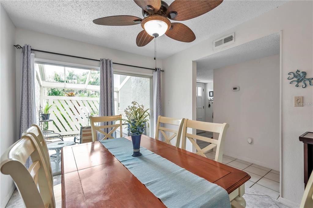 出租: $1,850 (2 贝兹, 2 浴室, 980 平方英尺)