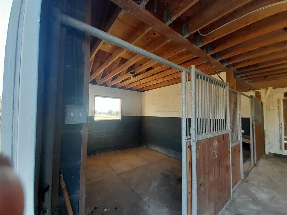 For Sale: $495,000 (3 beds, 3 baths, 936 Square Feet)