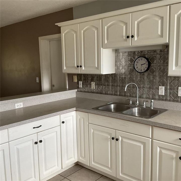 For Sale: $495,000 (3 beds, 3 baths, 936 Square Feet)