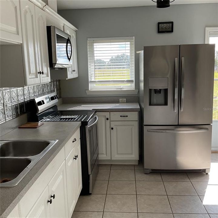 For Sale: $495,000 (3 beds, 3 baths, 936 Square Feet)