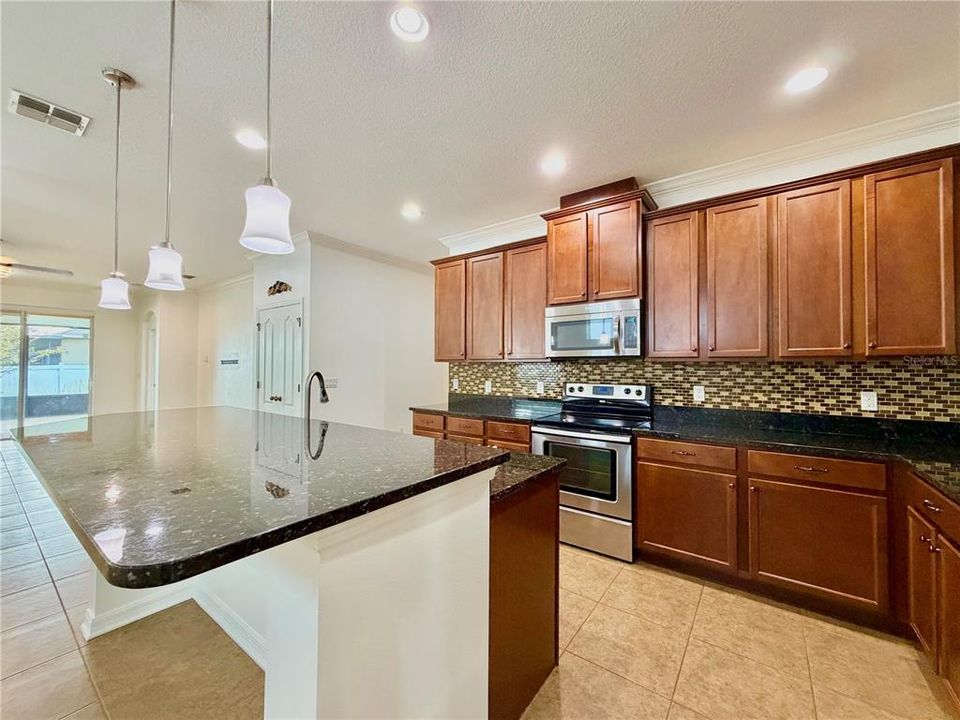 En Venta: $525,000 (4 camas, 2 baños, 2112 Pies cuadrados)