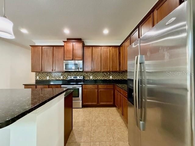 En Venta: $525,000 (4 camas, 2 baños, 2112 Pies cuadrados)