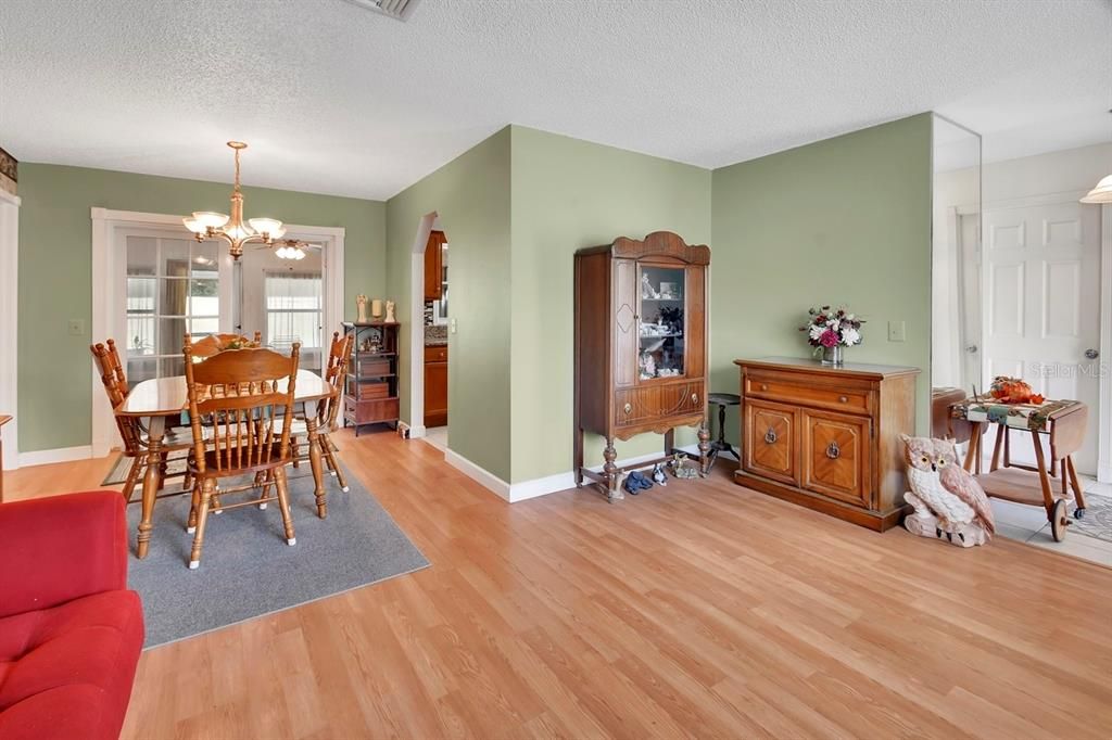 En Venta: $315,000 (3 camas, 2 baños, 1494 Pies cuadrados)