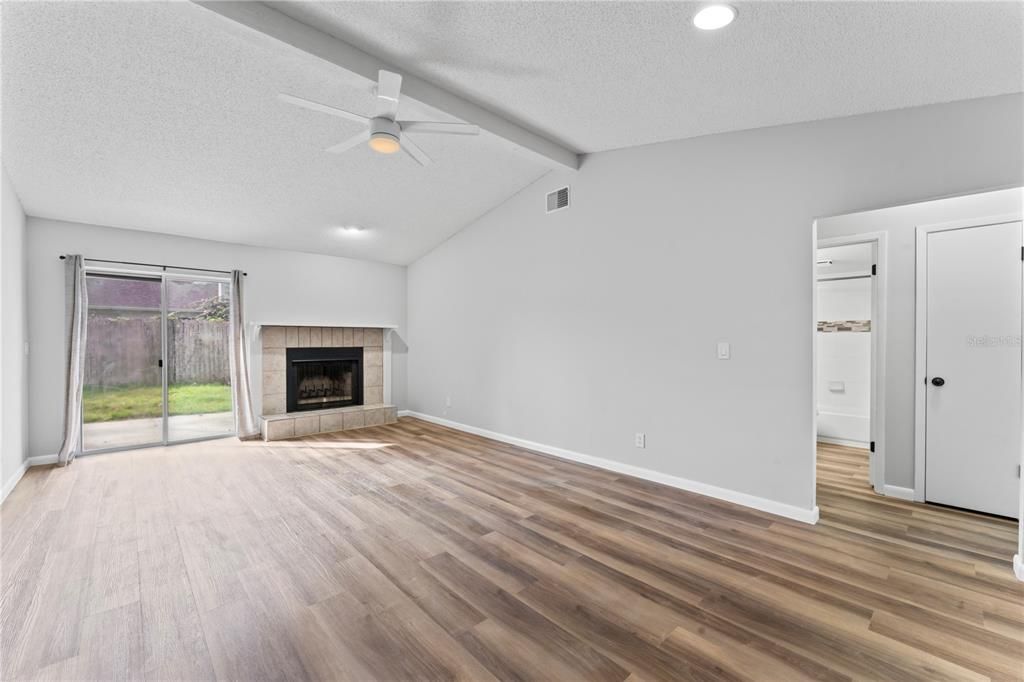 В аренду: $2,400 (3 спален, 2 ванн, 1209 Квадратных фут)