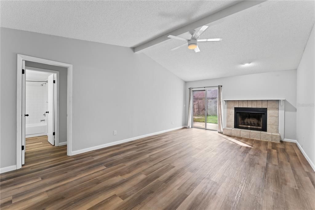 В аренду: $2,400 (3 спален, 2 ванн, 1209 Квадратных фут)