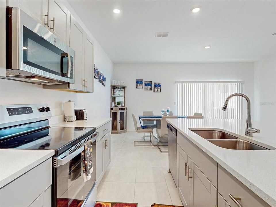 待售: $263,988 (3 贝兹, 2 浴室, 1373 平方英尺)