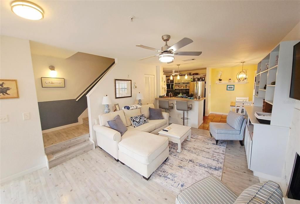 待售: $239,000 (1 贝兹, 1 浴室, 785 平方英尺)