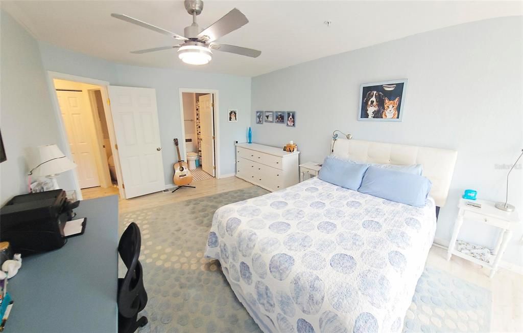 待售: $239,000 (1 贝兹, 1 浴室, 785 平方英尺)