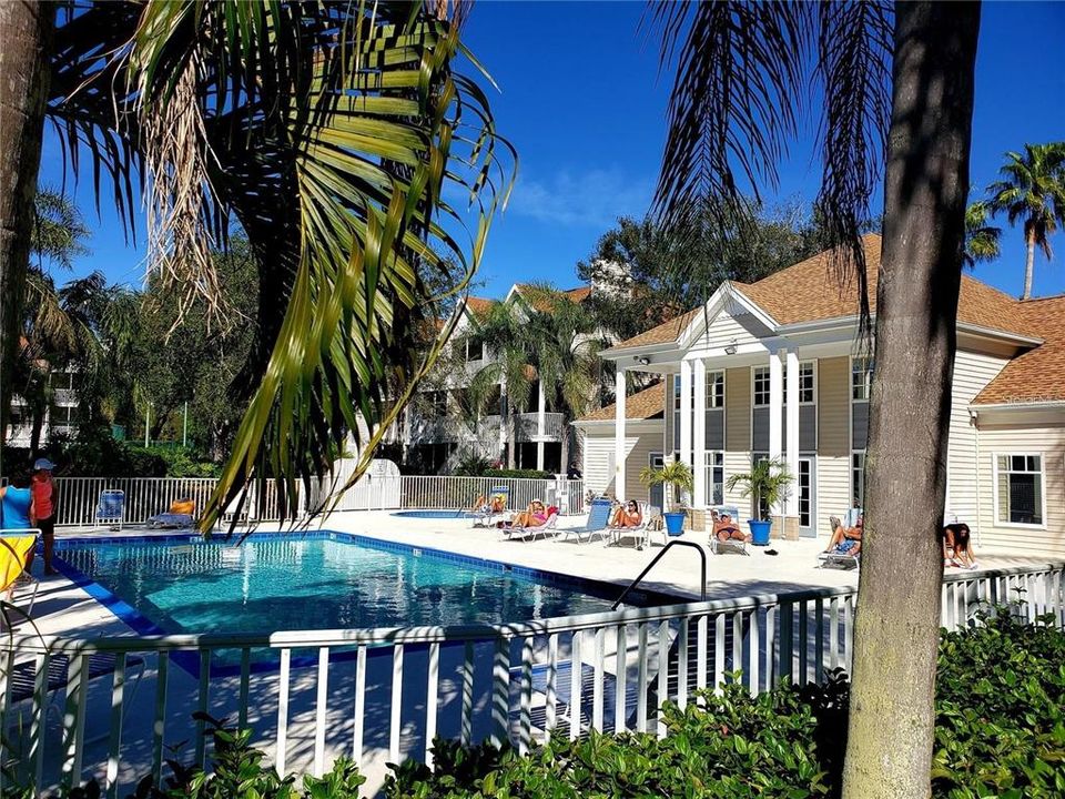 待售: $239,000 (1 贝兹, 1 浴室, 785 平方英尺)