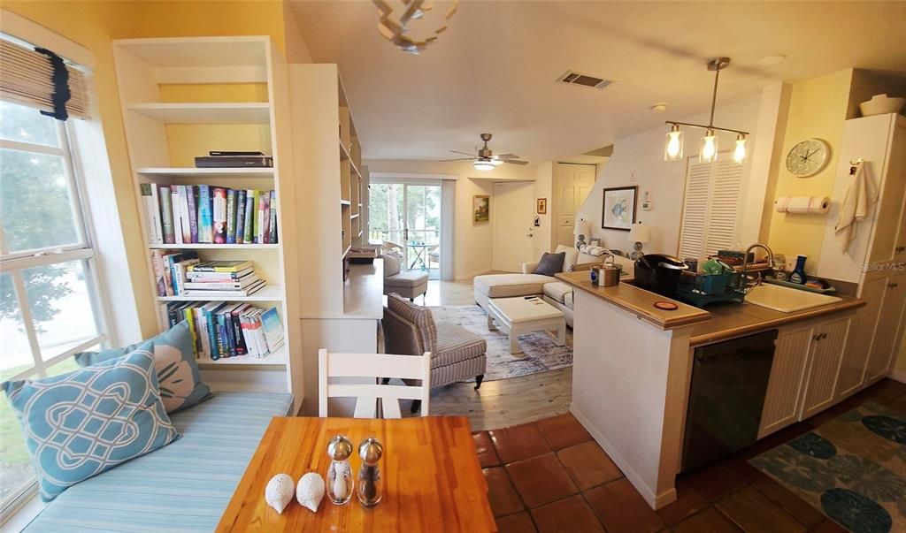 待售: $239,000 (1 贝兹, 1 浴室, 785 平方英尺)