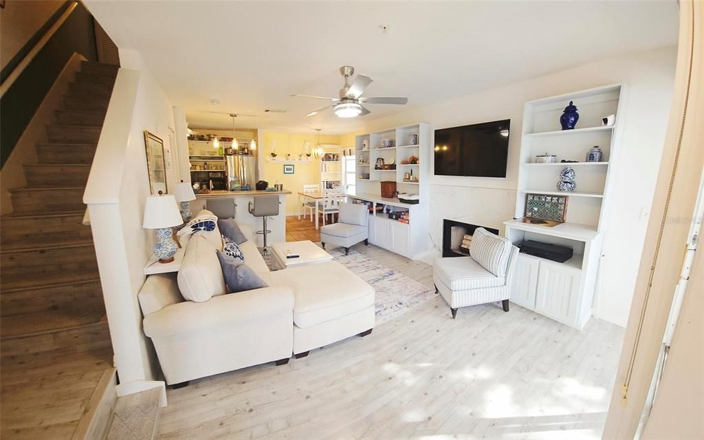 待售: $239,000 (1 贝兹, 1 浴室, 785 平方英尺)