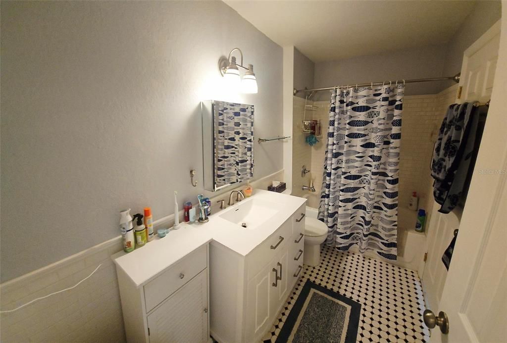 待售: $239,000 (1 贝兹, 1 浴室, 785 平方英尺)