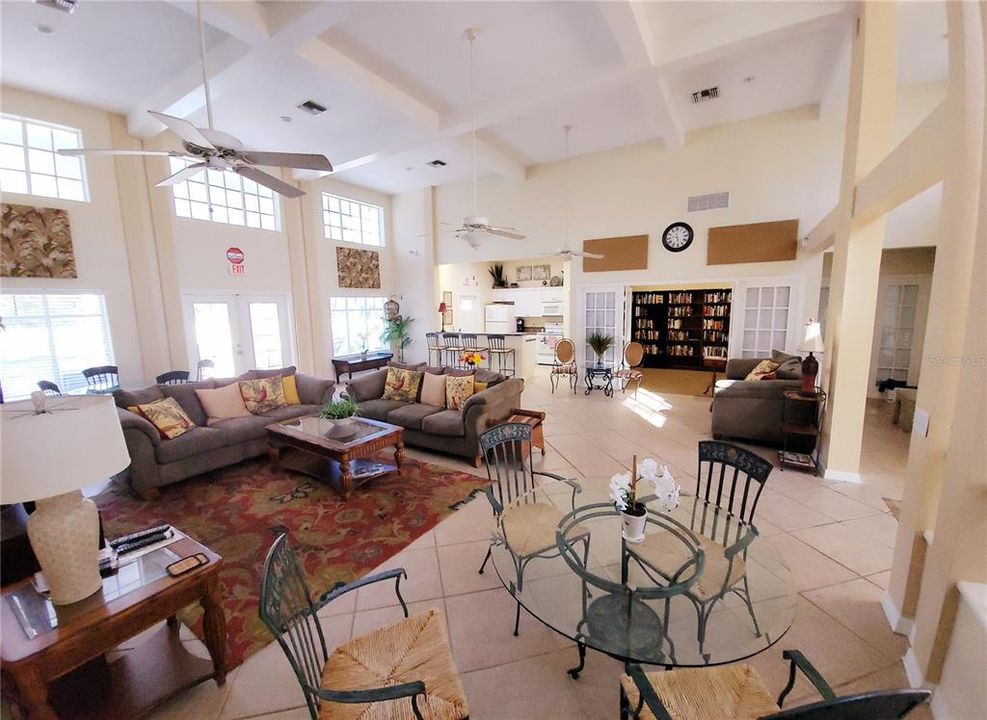 待售: $239,000 (1 贝兹, 1 浴室, 785 平方英尺)