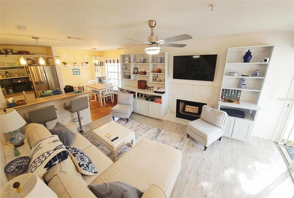 待售: $239,000 (1 贝兹, 1 浴室, 785 平方英尺)