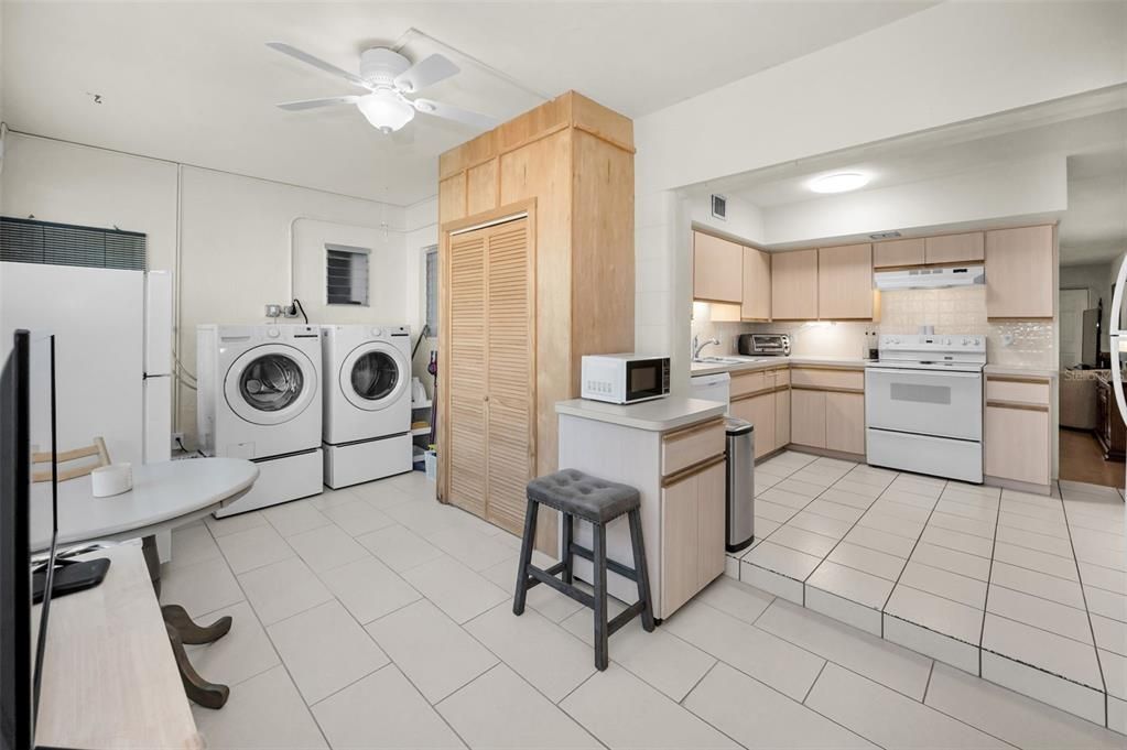 Active With Contract: $134,900 (2 beds, 2 baths, 875 Square Feet)
