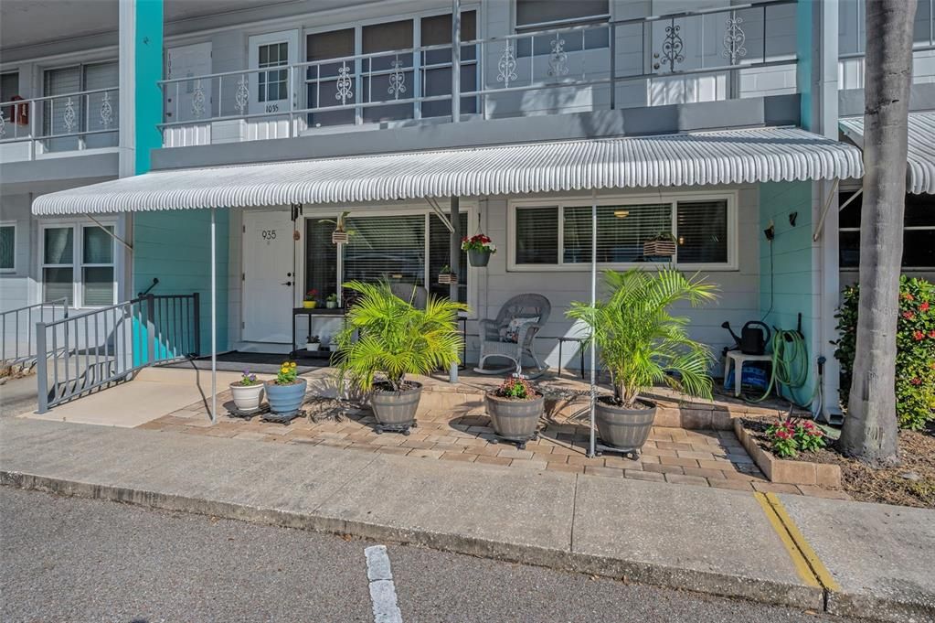 Active With Contract: $134,900 (2 beds, 2 baths, 875 Square Feet)