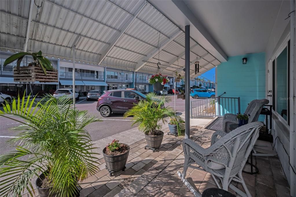 Active With Contract: $134,900 (2 beds, 2 baths, 875 Square Feet)