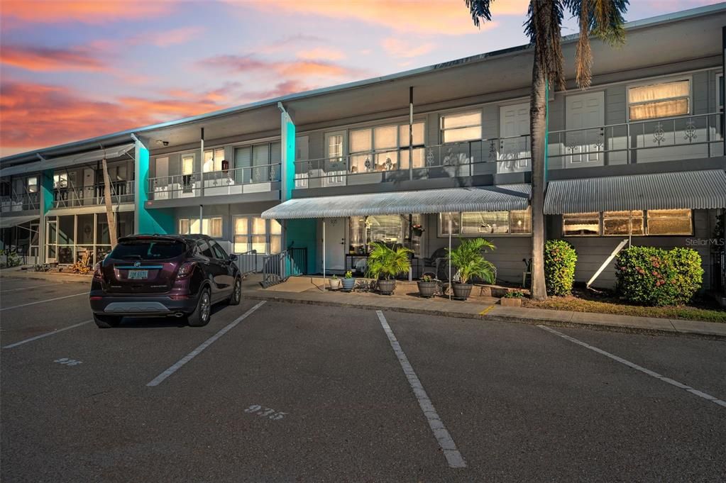 Active With Contract: $134,900 (2 beds, 2 baths, 875 Square Feet)