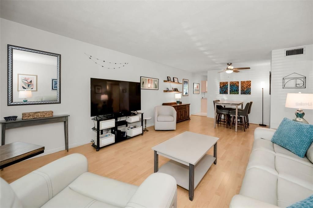 Active With Contract: $134,900 (2 beds, 2 baths, 875 Square Feet)