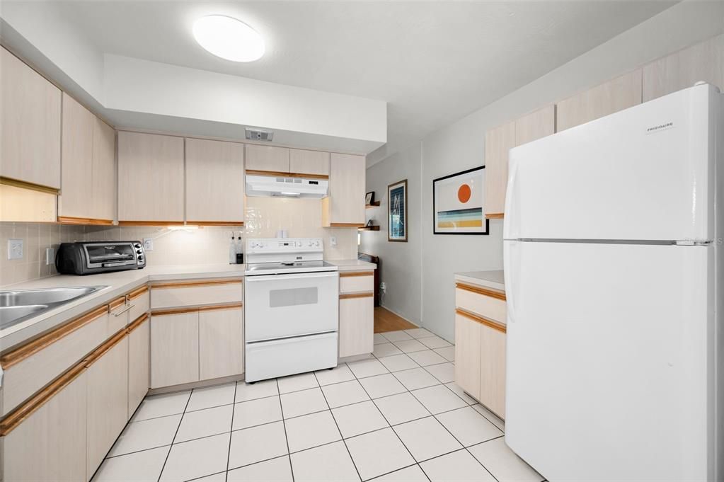 Active With Contract: $134,900 (2 beds, 2 baths, 875 Square Feet)