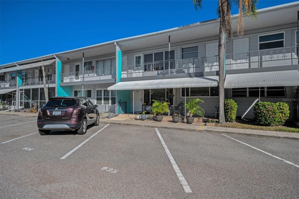 Active With Contract: $134,900 (2 beds, 2 baths, 875 Square Feet)