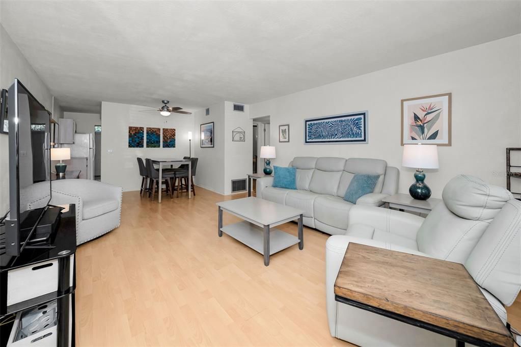 Active With Contract: $134,900 (2 beds, 2 baths, 875 Square Feet)