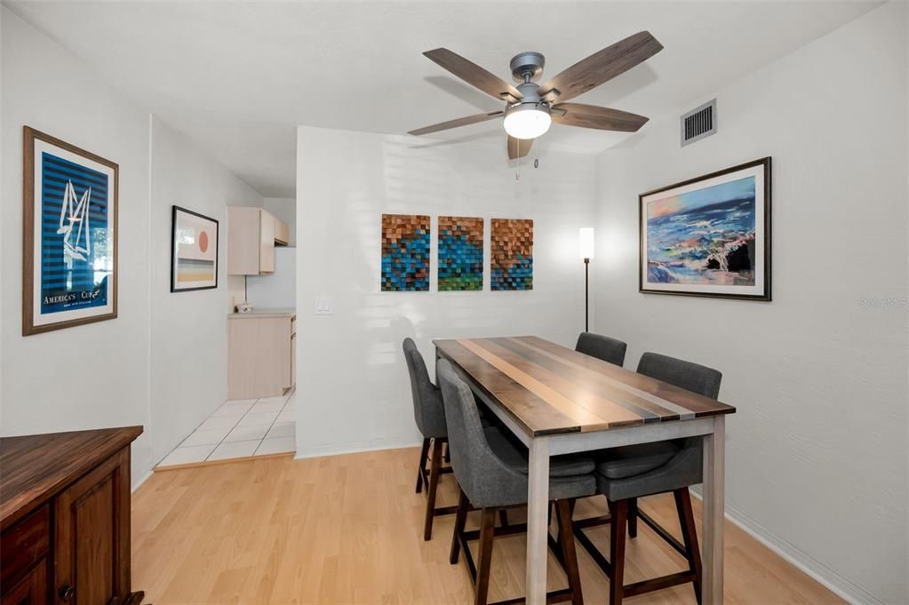 Active With Contract: $134,900 (2 beds, 2 baths, 875 Square Feet)