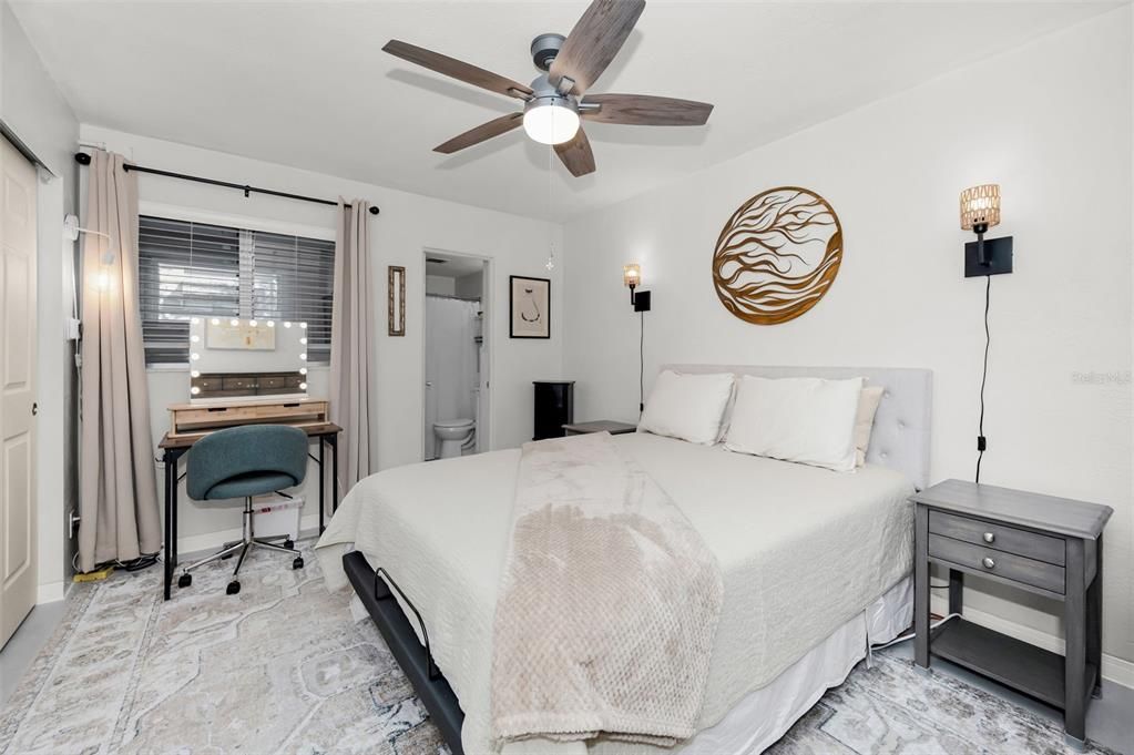 Active With Contract: $134,900 (2 beds, 2 baths, 875 Square Feet)