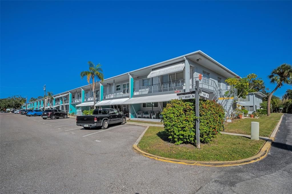 Active With Contract: $134,900 (2 beds, 2 baths, 875 Square Feet)