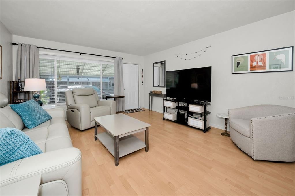 Active With Contract: $134,900 (2 beds, 2 baths, 875 Square Feet)