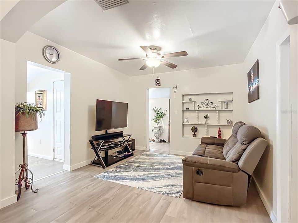 待售: $220,000 (3 贝兹, 2 浴室, 1284 平方英尺)